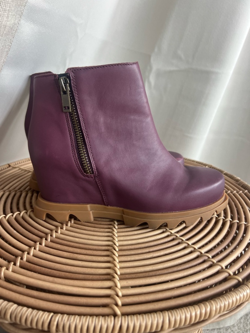 Women’s Sorel Joan Of Artic Zip Up Wedge Wine Size 7